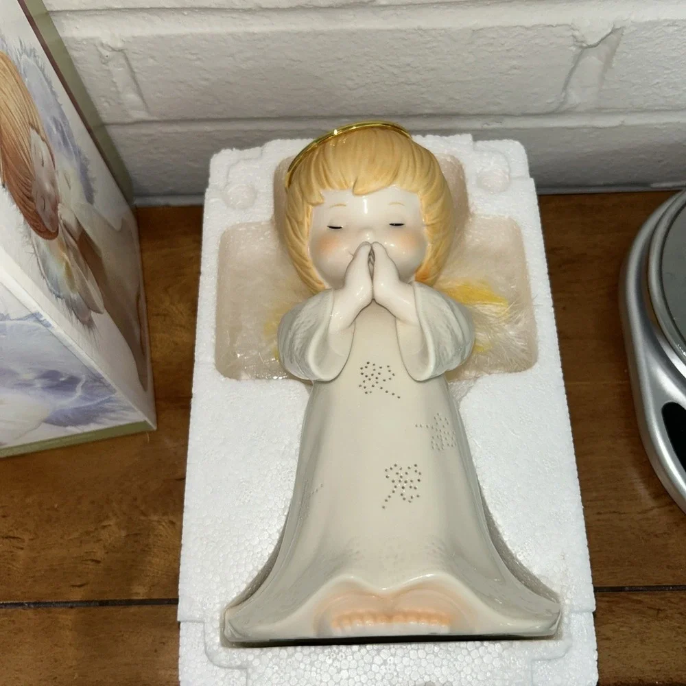 VTG Fiber-Optic Praying Angel‎ Lighted Feather Wings w/ Box